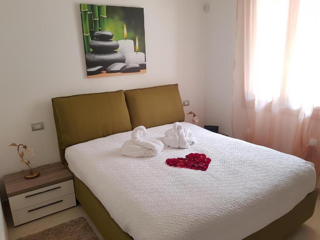 סירמיונה De Luxe Apartments Eden מראה חיצוני תמונה