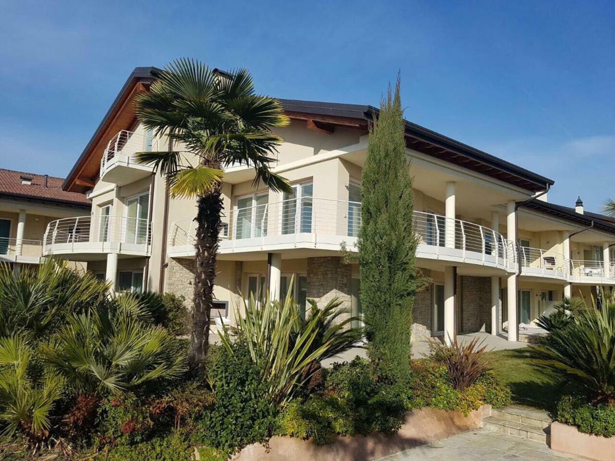 סירמיונה De Luxe Apartments Eden מראה חיצוני תמונה